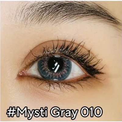 Áp tròng ADRIA màu Mysti Gray 010 minh họa trên mắt